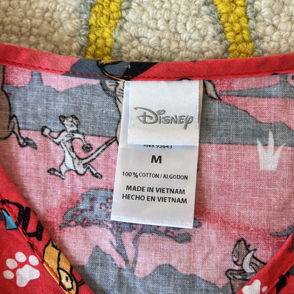 Hakuna Matata Scrub Top. Sz M - Picture 4 of 6